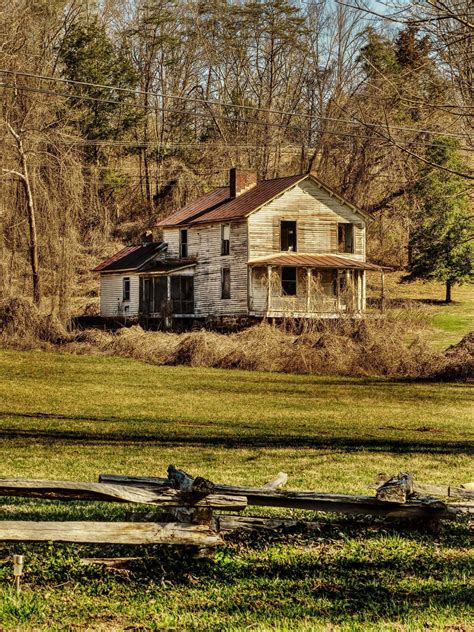 Amherst County, VA | Old abandoned houses, Old farm houses, Abandoned ...