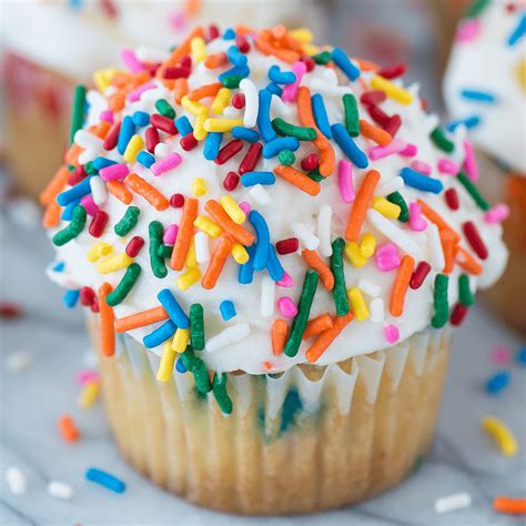 Funfetti Cupcakes (the best moist and fluffy birthday cupcakes!)