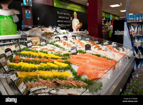 Fish counter display in scottish supermarket Stock Photo - Alamy