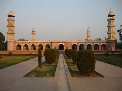 Jahangir Tomb Historical Facts and Pictures | The History Hub