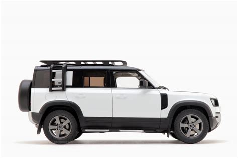 Land Rover Defender 110 2020 Fuji White 1:18 by Almost Real