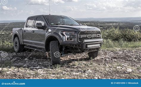 Amazing Pictures of a Black Ford Raptor Truck Going Off-road in Texas ...