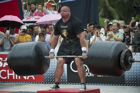 Brian Shaw Deadlifts 975 Pounds at the World's Strongest Man ...