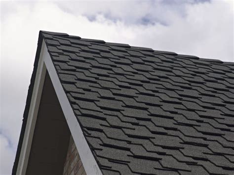 Metal Roof vs. Asphalt Shingles | Roof Maxx | Roof Maxx