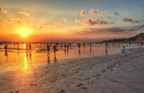 Sunset walk along the Seminyak beach - La Villa Des Sens - Bali