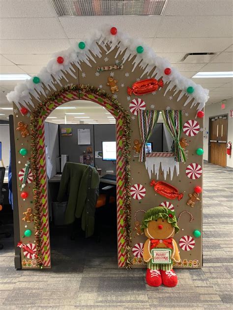 Gingerbread Office Cubicle Christmas Decor | Christmas cubicle ...