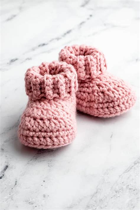 Free Pattern to make Classic Crochet Baby Booties with a Ribbed Cuff ...