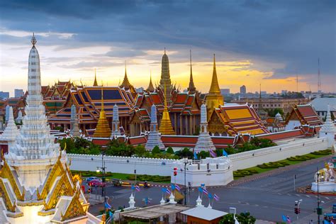 Smarthistory – The Emerald Buddha and pandemics