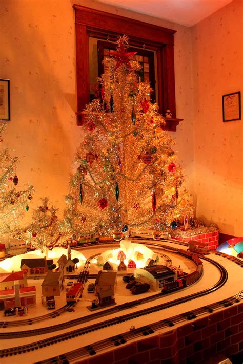 Christmas tree train layout - Model railroad layouts plansModel ...