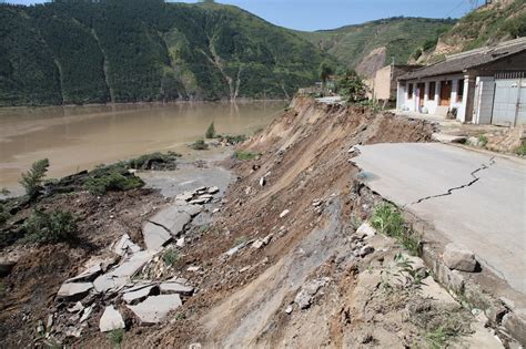 Deadly earthquake in northwest China - CBS News