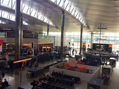 How to travel from Heathrow Terminal 2 | LiveShareTravel