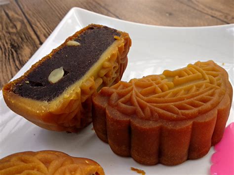 Making A Traditional Chinese Red Bean Mooncake – Classic Flavour ...