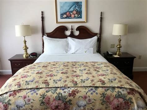 Hotel Northampton MA room • McCool Travel