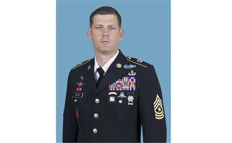 Army Delta Force sergeant major dies during free-fall parachute ...