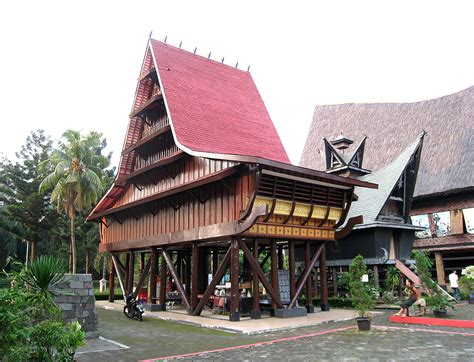 8 Rumah Adat Sumatera Utara dan Ragam Filosofinya - Tak Terlihat