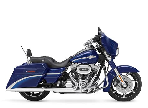 HARLEY-DAVIDSON CVO Street Glide (2009-2010) Specs, Performance ...