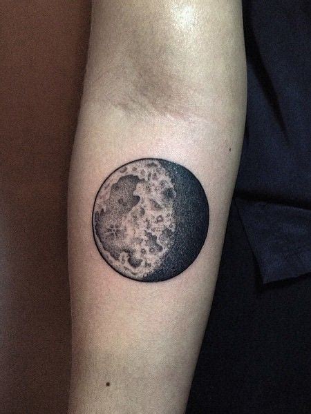 20 Dreamy Moon Tattoo Designs & Meaning - The Trend Spotter