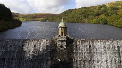 Elan Valley dams and reservoirs | Visit Wales