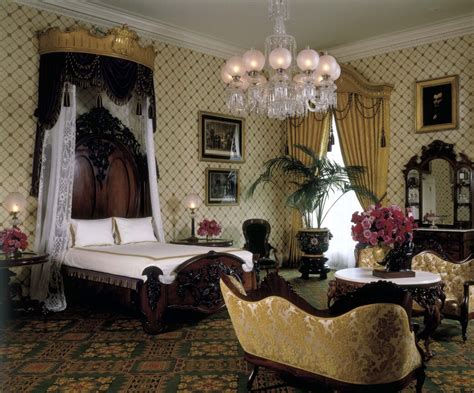 The Lincoln Bedroom: Refurbishing a Famous White House Room - White ...