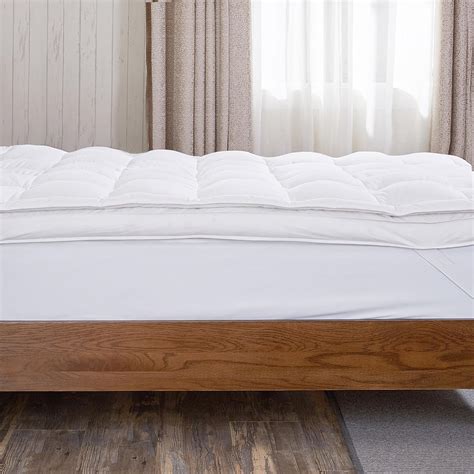 Best Feather Mattress Topper of 2019: Top 5 Feather Toppers for Bed