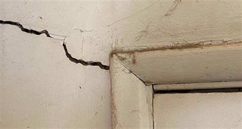 Ceiling Cracks & Foundation Failure (A Brief Guide)