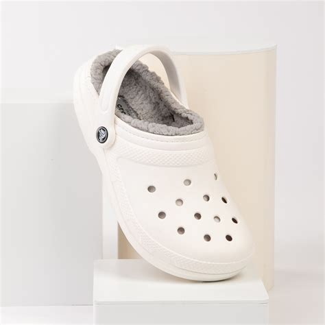 Total 99+ imagen crocs with fur - Abzlocal.mx