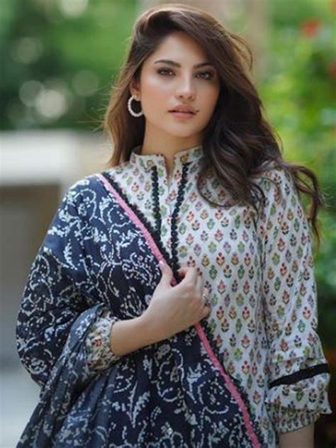 Neelam Muneer Wedding, Husband, Age, Family, sisters & Biography