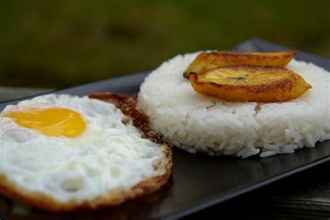 Arroz con huevo or rice with egg - Lazy lunch - Laylita's Recipes