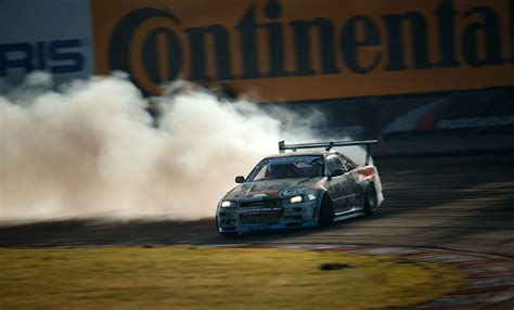 Drifting Skyline R34