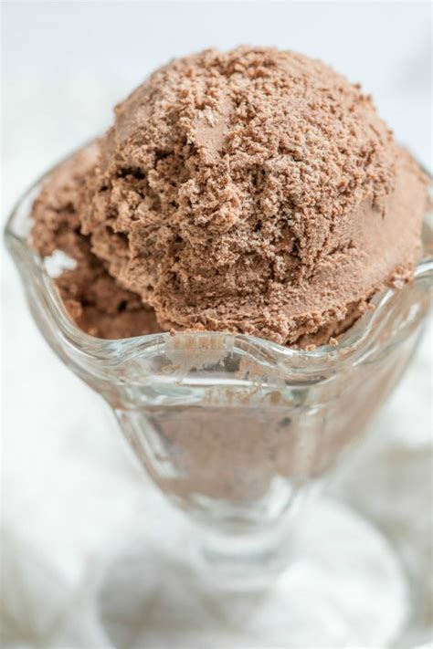 Keto Chocolate Ice Cream - Eays No Churn Recipe