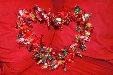 20+ Easy Ways to Make a Candy Wreath | Guide Patterns