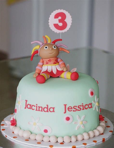 Upsy Daisy Birthday Cake | Daisy cakes, Twin birthday cakes, Cake