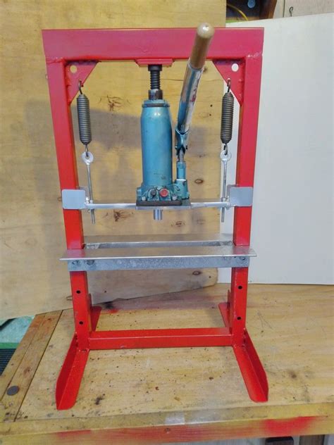 Homemade hydraulic Press. | Diy tools homemade, Diy wood projects ...