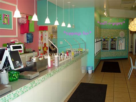 A nice looking interior design for an ice cream shop. | Sorveteria ...