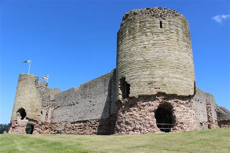 Rhuddlan Castle in Wales : r/castles