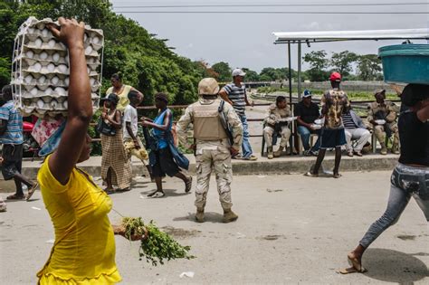 Video and Pictures: A Look IntoThe Border Crossing Between Haiti and ...