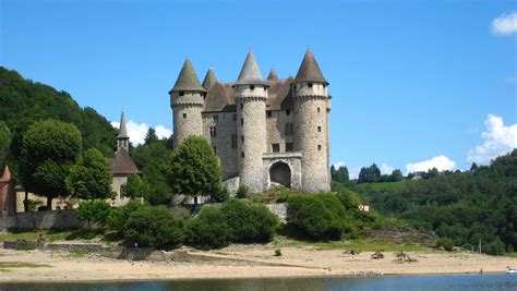 Château de Val Auvergne-Rhône-Alpes France | Scenic photos, Watch tower ...