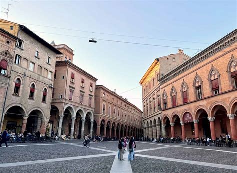 Bologna: Architecture of the Red City - Lions in the Piazza