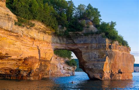 Pictured Rocks National Lakeshore: Michigan's Magnificent Coastline ...