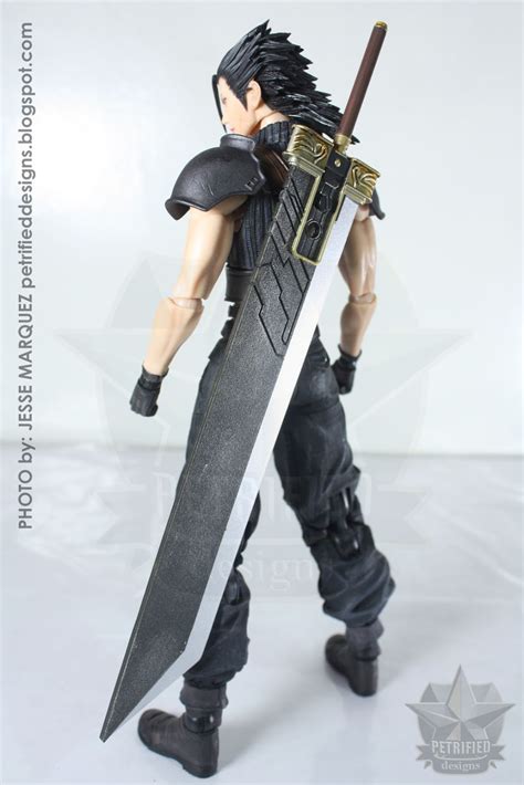 Randomly Random: [Toy Review] ZACK FAIR - Crisis Core: FFVII Play Arts Kai