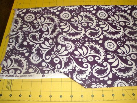 Quick-Tips Sewing: Quick-Tip: Preparing Fabric for Cutting