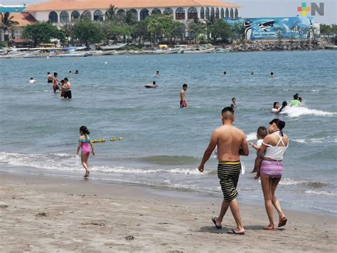 A pesar de operativos, personas visitan las playas del puerto de ...