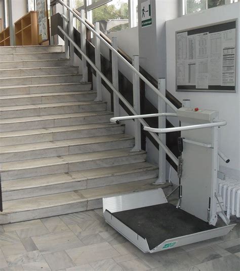 S7 SR Inclined Platform Stair Lift > Straight Staircase Wheelchair ...