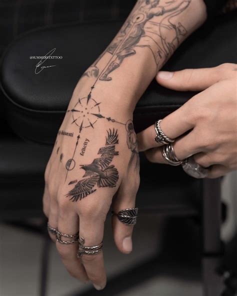 Details more than 51 simple hand tattoos men best - in.cdgdbentre