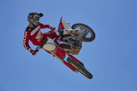 2020 Honda CRF450R Review / Specs + NEW CHANGES! | CRF450RWE Included