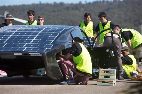 Solar-powered car breaks efficiency record, travels 4,100 km for $50