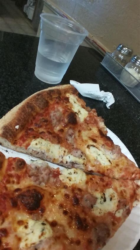 North End Boston (Ernesto's) : r/Pizza