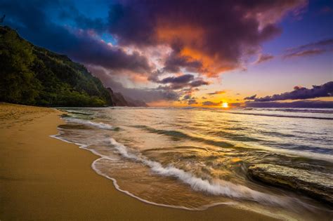 Ke'e Beach Sunset, Kauai | Beach sunset, Beach, Ocean photography