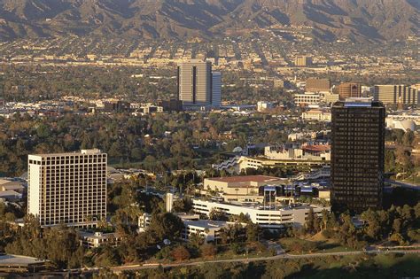 How much it costs to rent in the San Fernando Valley - Curbed LA