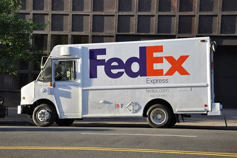 FedEx vs UPS - Difference and Comparison | Diffen